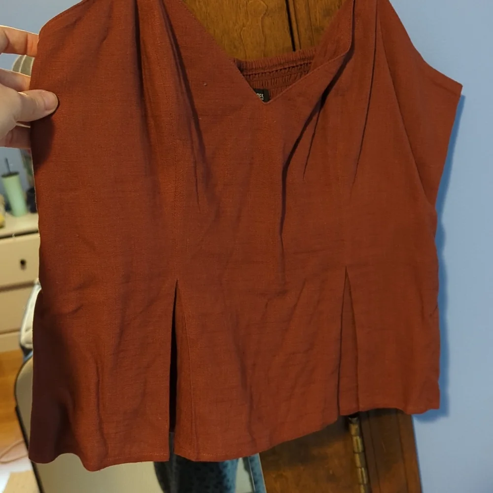 Express Large pleated top - Picture 2 of 2